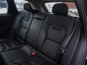 Volvo XC60 (2022) thumbnail 14
