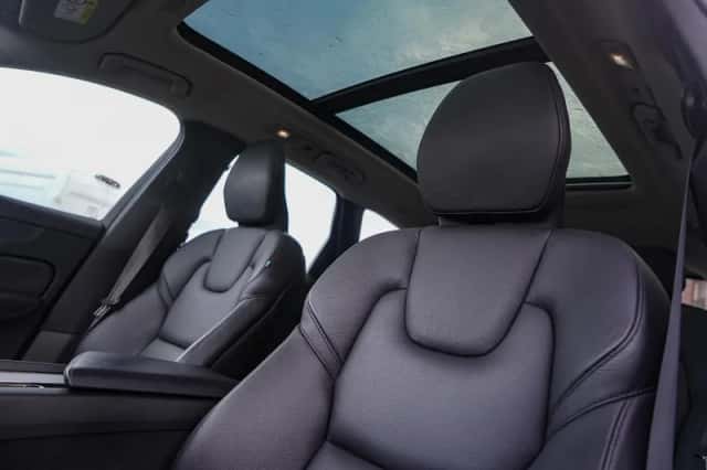 Volvo XC60 (2022) thumbnail 17