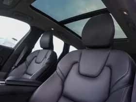 Volvo XC60 (2022) thumbnail 17