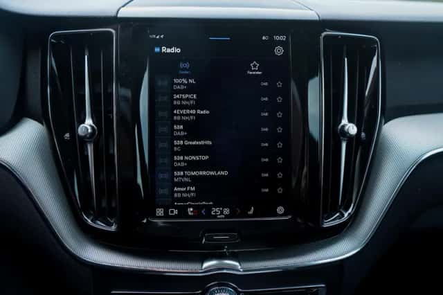 Volvo XC60 (2022) thumbnail 23