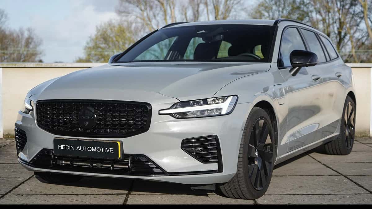Volvo V60 (2025) — foto 1