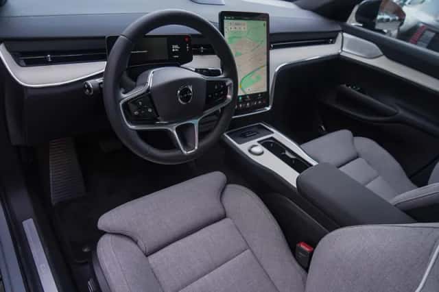 Volvo EX90 (2025) thumbnail 12