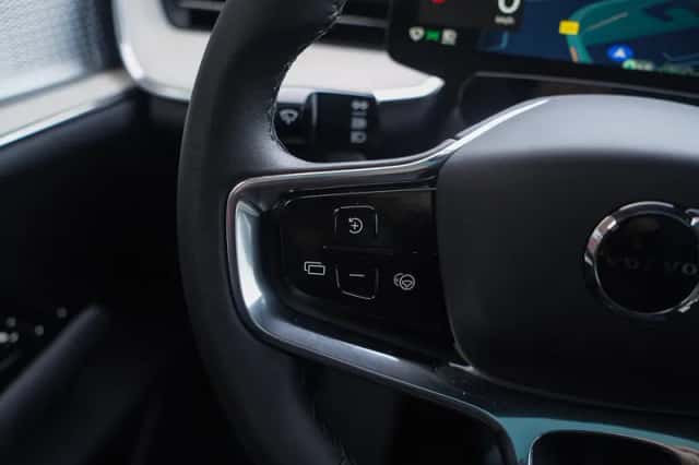 Volvo EX90 (2025) thumbnail 18