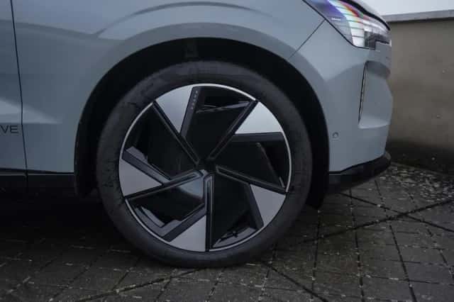 Volvo EX90 (2025) thumbnail 7