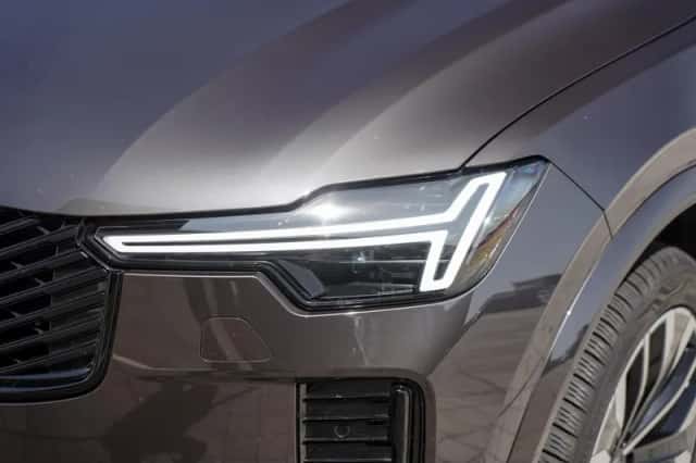 Volvo XC90 (2025) thumbnail 4