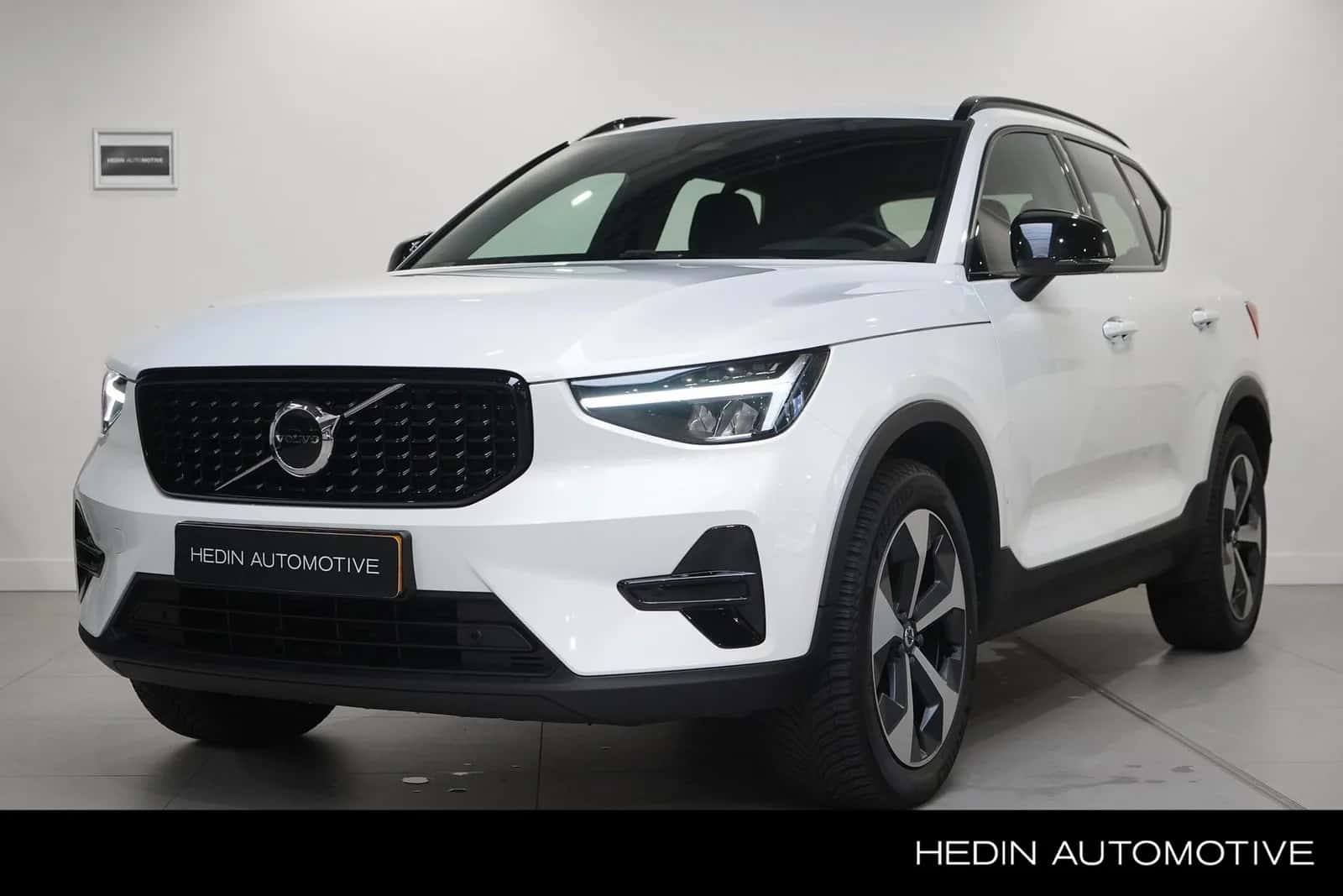 Volvo XC40 (2025) — foto 1