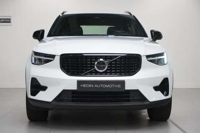 Volvo XC40 (2025) thumbnail 2