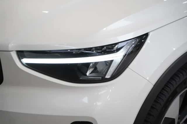 Volvo XC40 (2025) thumbnail 4