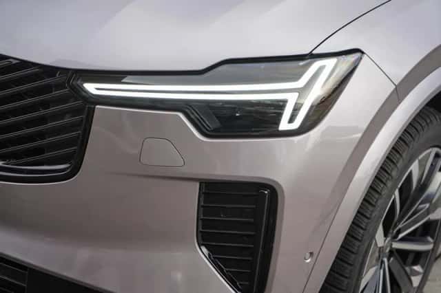 Volvo XC90 (2025) thumbnail 4