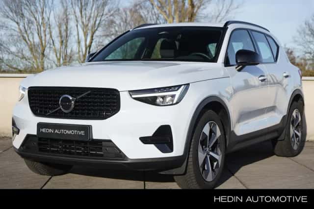 Volvo XC40 (2025) thumbnail 1