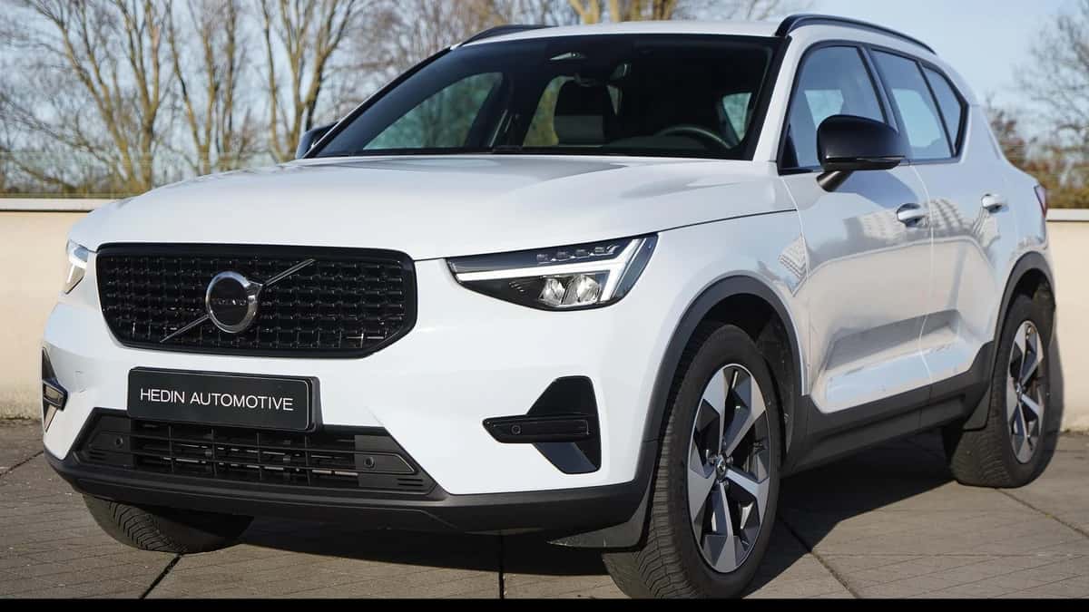 Volvo XC40 (2025) — foto 1