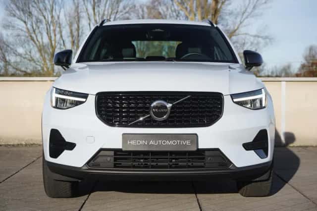 Volvo XC40 (2025) thumbnail 2