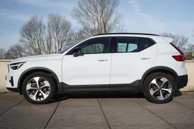 Volvo XC40 (2025) thumbnail 3