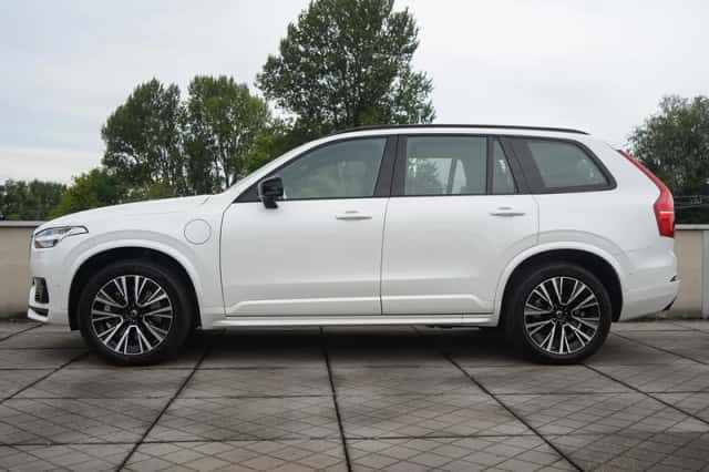 Volvo XC90 (2024) thumbnail 3