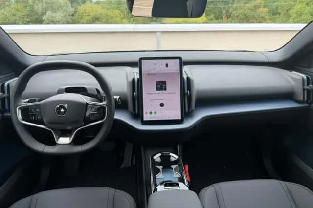 Volvo EX30 (2026) thumbnail 3