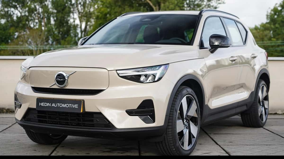 Volvo EX40 (2025) — foto 1