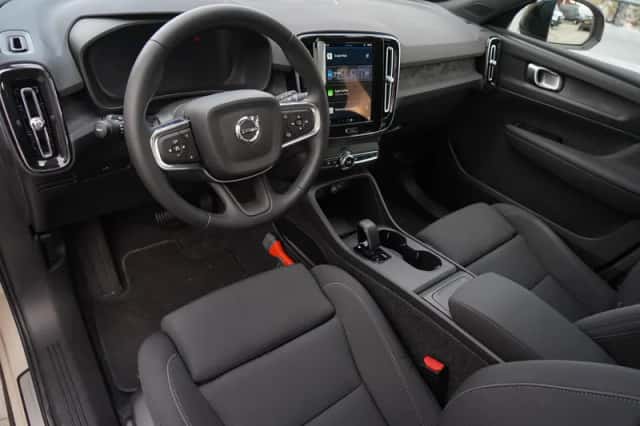 Volvo EX40 (2025) thumbnail 12