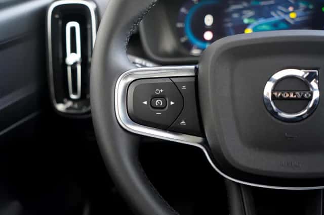 Volvo EX40 (2025) thumbnail 18