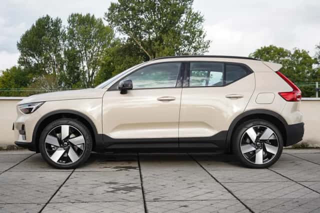 Volvo EX40 (2025) thumbnail 3