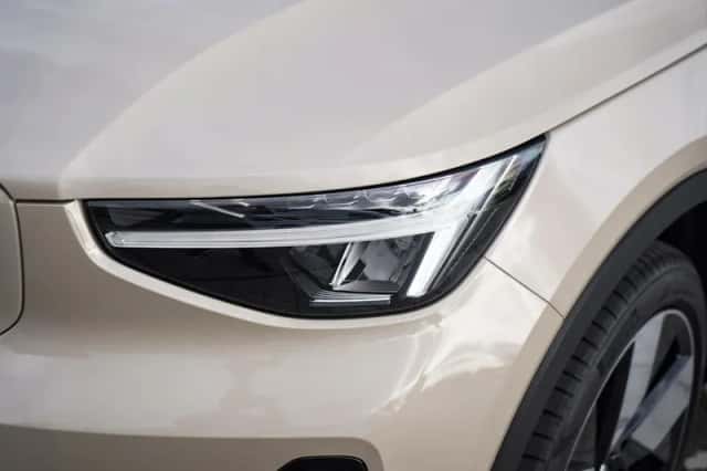 Volvo EX40 (2025) thumbnail 4