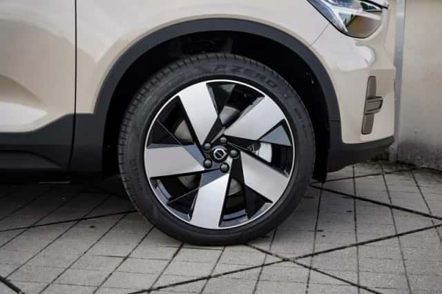 Volvo EX40 (2025) thumbnail 7