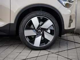 Volvo EX40 (2025) thumbnail 7