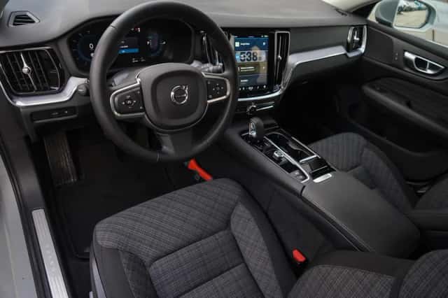 Volvo V60 (2024) thumbnail 11