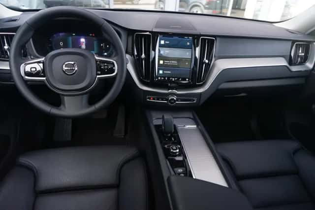 Volvo XC60 (2024) thumbnail 3