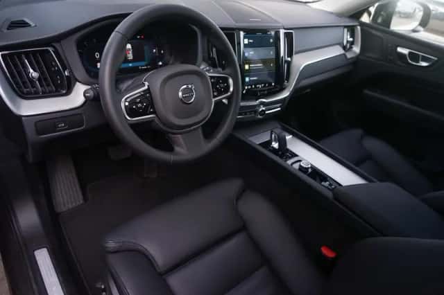 Volvo XC60 (2024) thumbnail 9