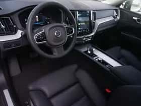 Volvo XC60 (2024) thumbnail 9