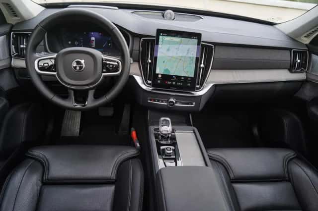 Volvo XC90 (2025) thumbnail 13