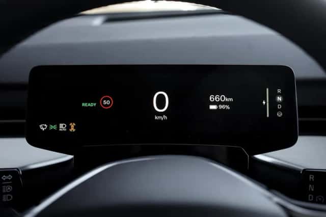Volvo EX90 (2025) thumbnail 14