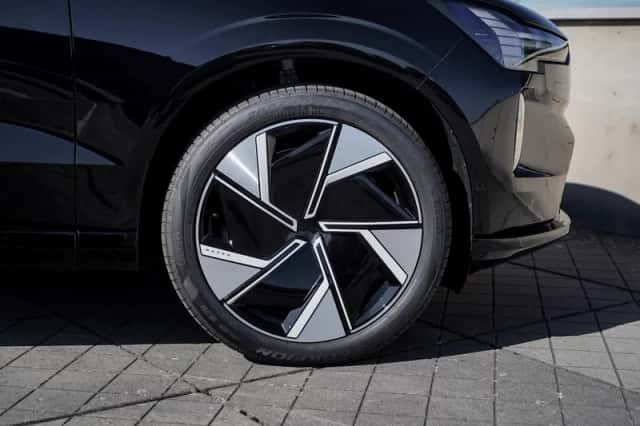 Volvo EX90 (2025) thumbnail 4