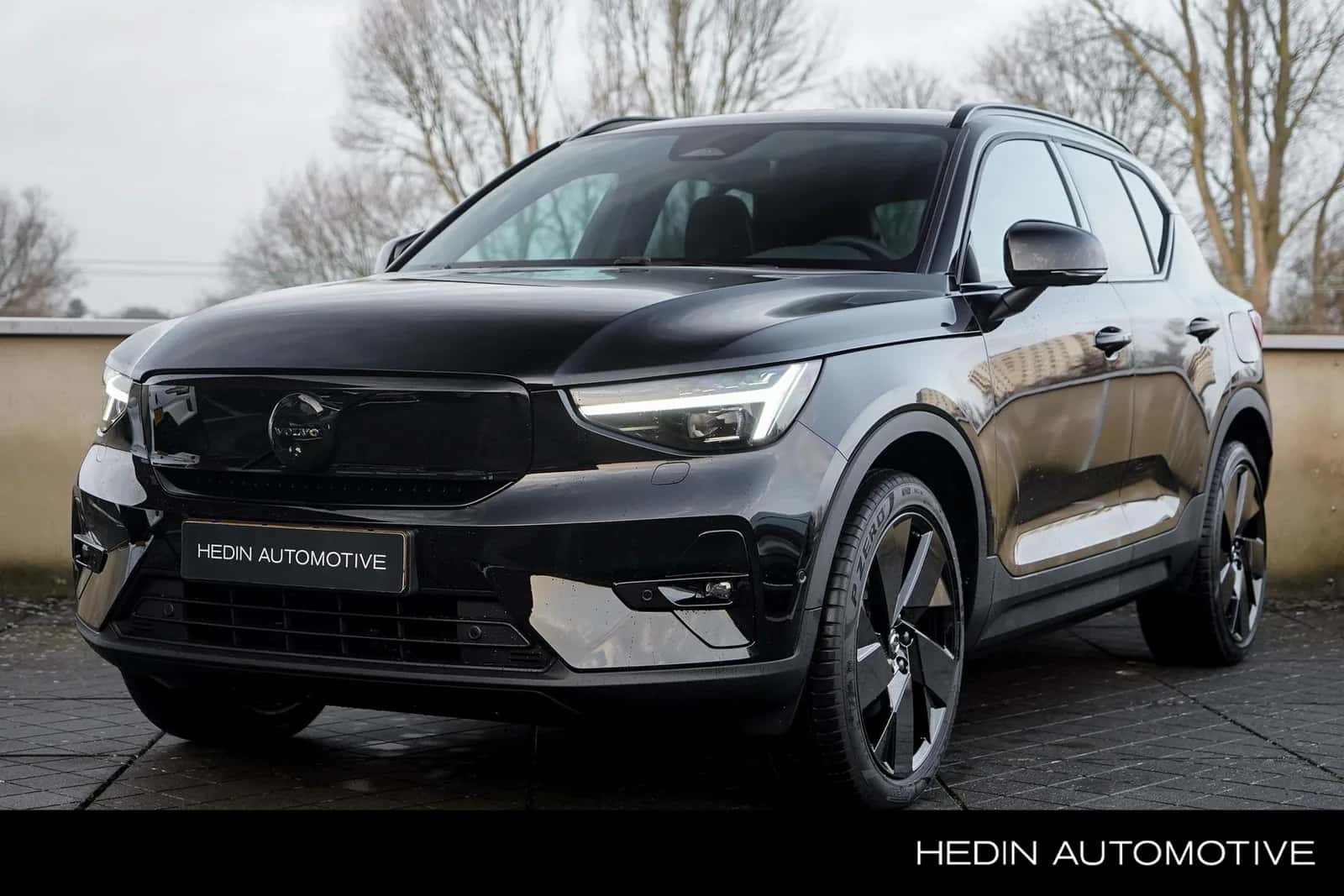 Volvo EX40 (2025) — foto 1