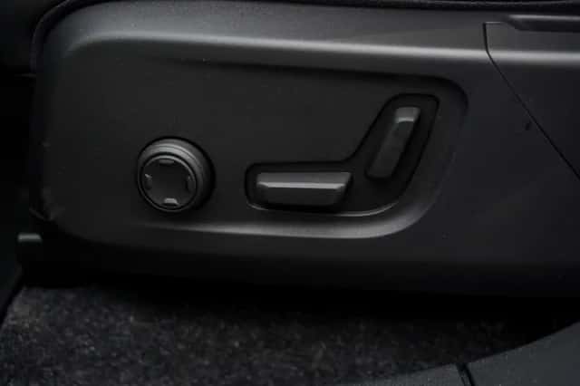 Volvo EX40 (2025) thumbnail 16
