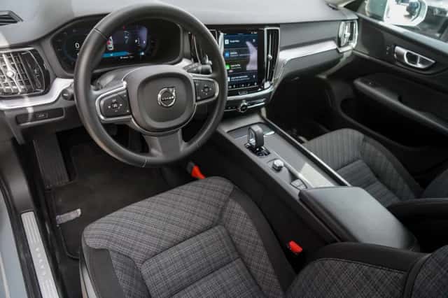 Volvo V60 (2023) thumbnail 11