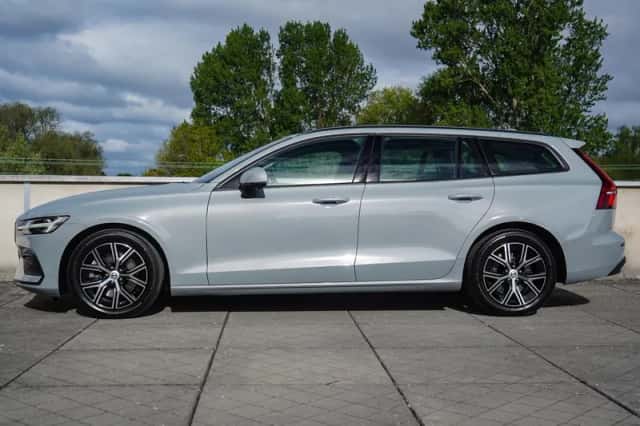 Volvo V60 (2023) thumbnail 3