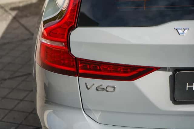 Volvo V60 (2023) thumbnail 8
