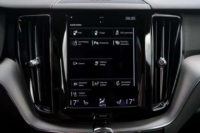 Volvo XC60 (2021) thumbnail 25