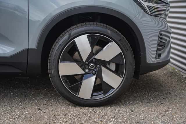 Volvo EX40 (2026) thumbnail 3