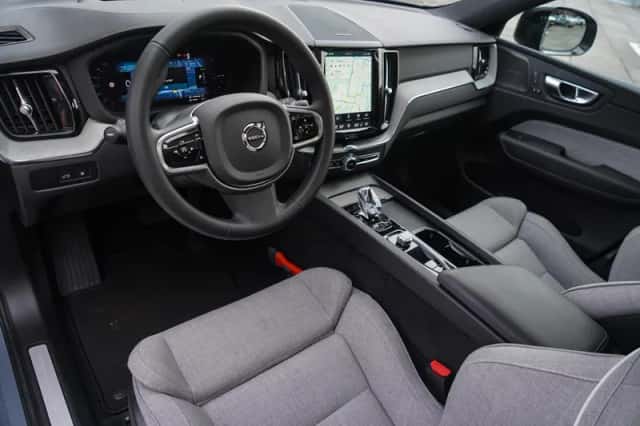 Volvo XC60 (2024) thumbnail 12
