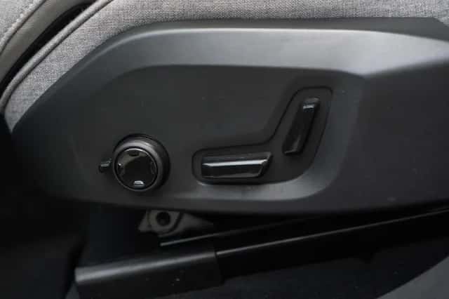 Volvo XC60 (2024) thumbnail 16
