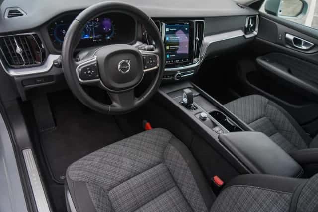 Volvo V60 (2023) thumbnail 11
