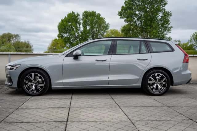 Volvo V60 (2023) thumbnail 3