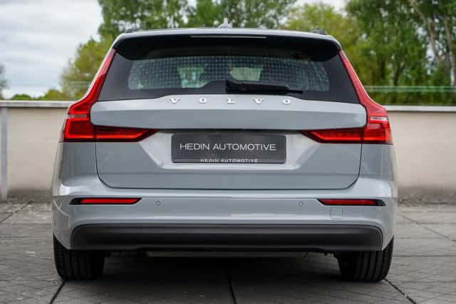 Volvo V60 (2023) thumbnail 5