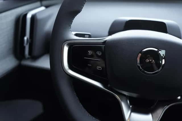 Volvo EX30 (2024) thumbnail 12