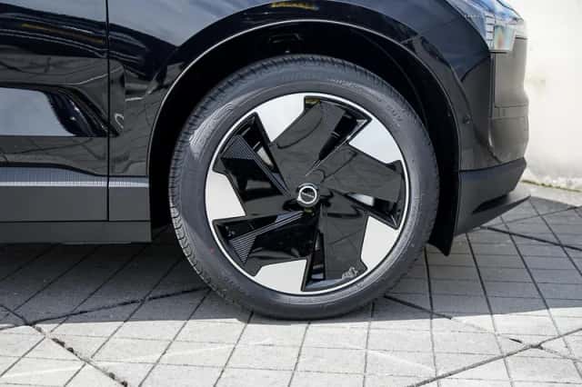 Volvo EX30 (2024) thumbnail 4