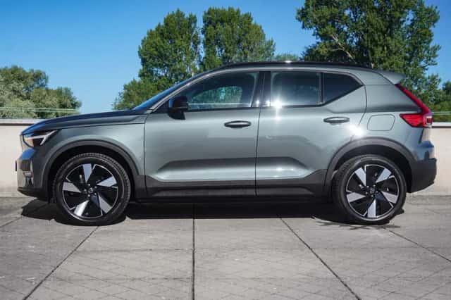 Volvo EX40 (2025) thumbnail 3