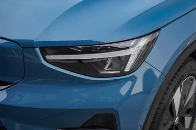 Volvo EX40 (2025) thumbnail 4