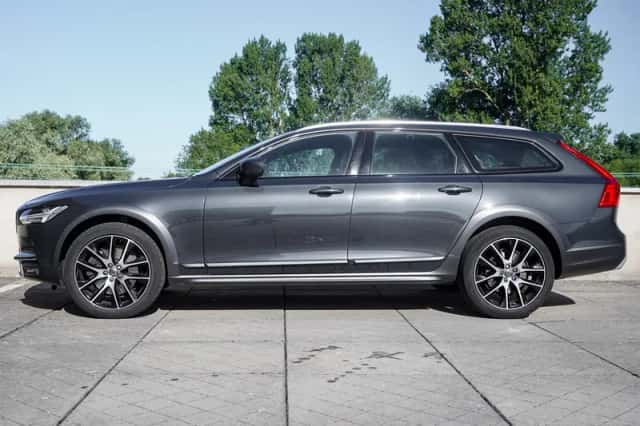 Volvo V90 (2018) thumbnail 3